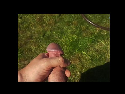 ❤️ Vruća zgodna jebe svoju ružičastu macu i svršava špricom u ljetnoj bašti ❤️ Analni porno na bs.porngipfy.ru ️❤